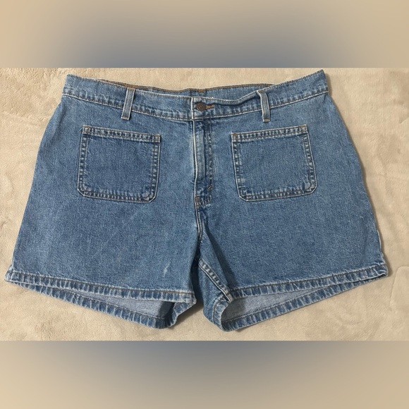 Vintage Black Label Levi’s Woman’s Classic Blue Denim Shorts - Picture 1 of 8